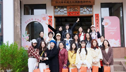 匠心扎染·雅韻女神 ──遂寧興業(yè)集團慶祝第116個“三八”國際婦女節(jié)活動